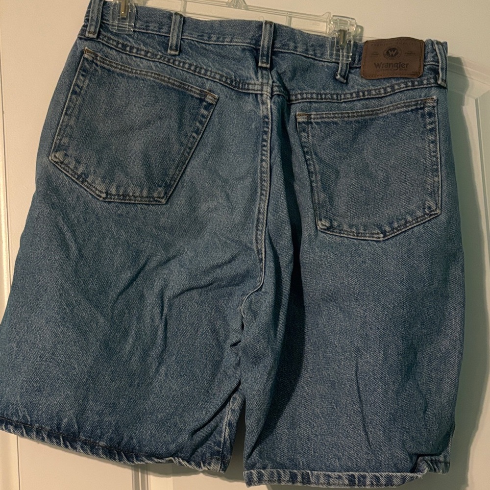 Vintage Western 80s Wrangler Men's Mid Wash Blue Jean Shorts - Picture 4 of 7